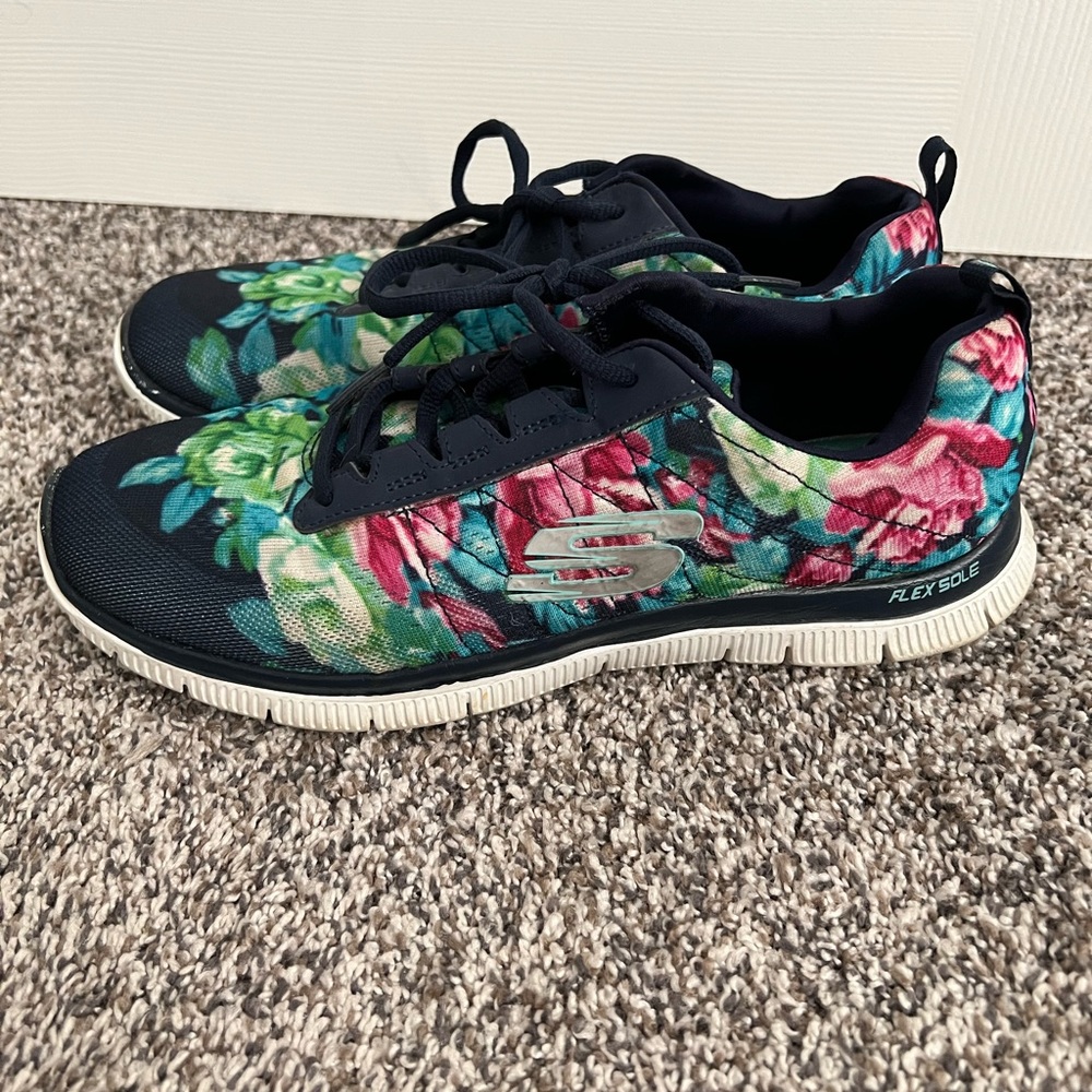 Skechers gym shoes